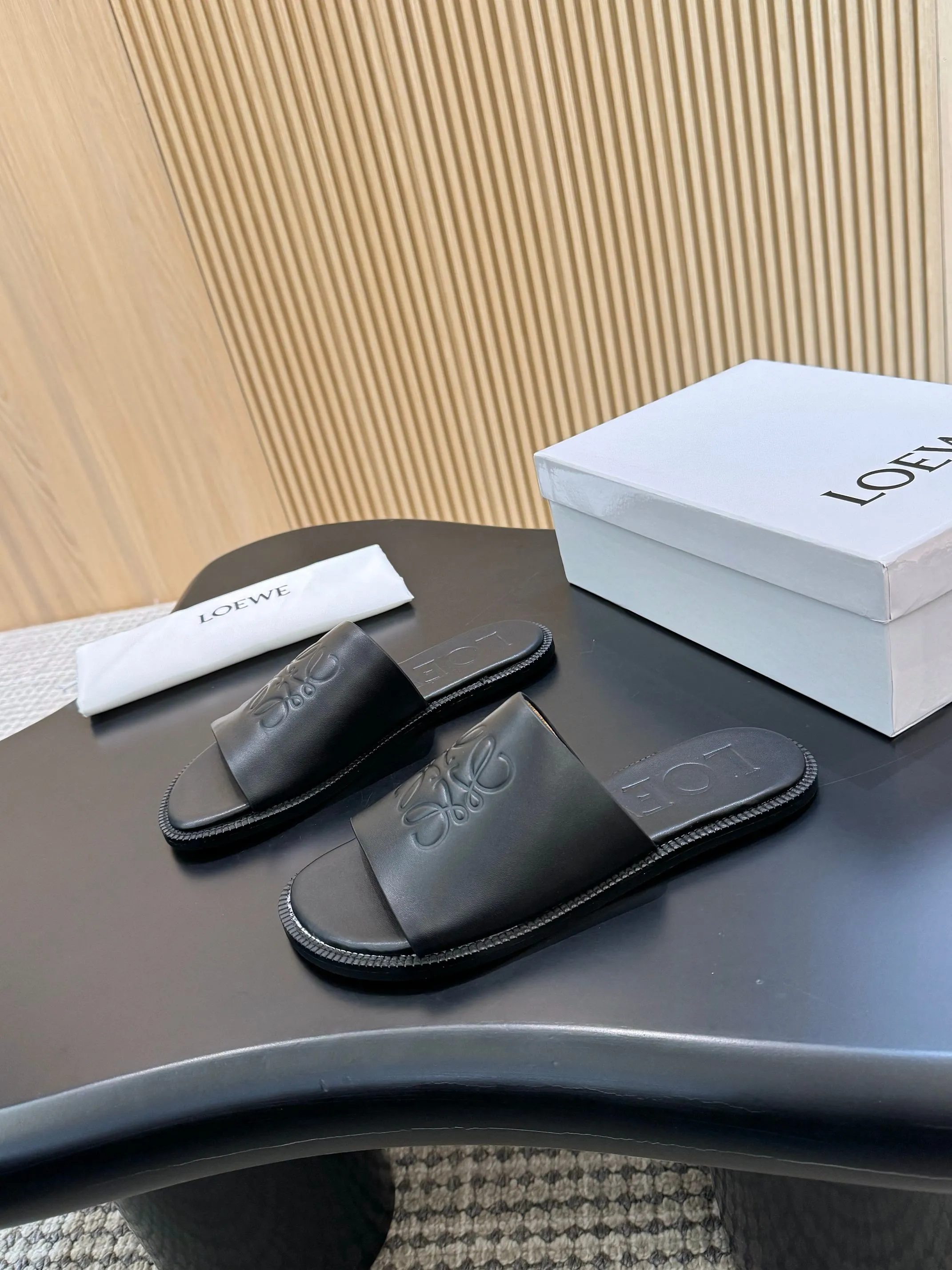 👟👟Ex-factory price 340👟👟 Genuine leather sole +40 LOEWE 25th spring and summer new style, same style for men and women, six colors to choose from. Code number:35-45